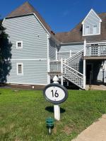 Newly Renovated Loft Villa at Norwich Spa with amenities, 3 minutes to Mohegan - B&B
