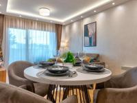 Two-Bedroom Apartment with Mountain View