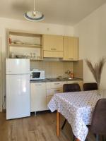 Margaret 150 METERS TO THE BEACH - B&B Banjole
