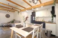 Holiday house "Laurus Garden" with private parking - B&B Medulin