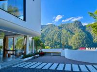 Zhangjiajie YOMO Retreat--Best Avatar Mount View, Free shuttle service to south gate of the forest park,Free Fresh Coffee,Free Self-Service Laundry & Drying, Entrance Ticket Serivce,Wholesome food,Travel Guide - B&B Zhangjiajie