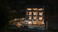 Zhangjiajie YOMO Retreat--Best Avatar Mount View, Free shuttle service to south gate of the forest park,Free Fresh Coffee,Free Self-Service Laundry & Drying, Entrance Ticket Serivce,Wholesome food,Travel Guide - B&B Zhangjiajie