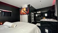 Black Room: Votre Love Room près de Lyon - Bed and Breakfast