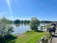 Parking et extérieur à 50m de la Saône - Bed and Breakfast Montmerle-sur-Saône