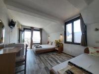 Dreibettzimmer mit Balkon