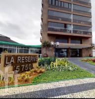 Lindo apto no melhor lugar da Barra da Tijuca! Com uma vista de tirar o fôlego, frente para o mar! Totalmente equipado e decorado ao lado dos melhores hotéis e quiosques da Barra! Portaria 24h, piscina, sauna, Jacuzzi, academia, garagem, Wi-Fi, lavanderia - B&B