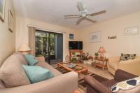 Pet Friendly Sea Woods 2BR with Screened Patio and 5 Min Walk to Car Free Beach - B&B Edgewater