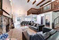 Cozy Wooded Retreat Big Bass Lake Home - B&B Lehigh