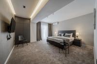 One-Bedroom Apartment with Balcony