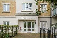 Heathrow Apartment with Parking & Gym - Chambres d'hôtes West Drayton