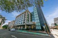 Exquisite Sun Soaked Corner Apartment - Bed and Breakfast Auckland