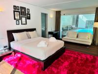 Chambre Lit King-Size - Vue sur Piscine