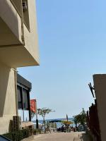 Front Beach Apartments - B&B