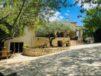 Magnifique Villa typique du Sud avec Piscine privée et jardin méditerranéen - Chambres d'hôtes Saint-Vincent-de-Barbeyrargues