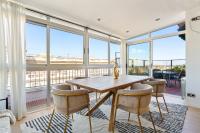 Chic 3br Retreat With Private Terrace - B&B Barcelona