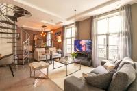 1min Walk From Champs Elysées - Avenue Montaigne - AC - Self-Checkin - Working Desk - Chambres d’hôtes Paris