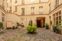 1min Walk From Champs Elysées - Avenue Montaigne - AC - Self-Checkin - Working Desk - B&B Parigi