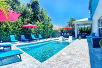 New Designer's Dream Delray Beach Oasis Heated Pool, Large Patio, Close to the Ave - Chambres d'hôtes Delray Beach
