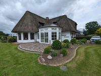 Unter Reet mit großem Garten - Bed and Breakfast