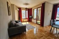 Business Park Retreat: 1BR with Mountain View - B&B Sofia