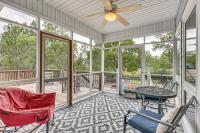 Family-Friendly Harrells Home with Fire Pit and Kayaks - B&B