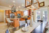 Pool, Hot Tub + Fire Pit: Family Home By U of O! - B&B Eugene
