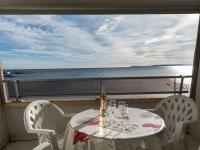 Studio face mer avec terrasse - 2 pers, parking, plage et centre ville à pied - FR-1-803-67 - Bed and Breakfast