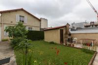 Family house with garden in Courbevoie - B&B