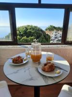 Lets in the Sun Torrenueva with sea views - B&B Mijas Costa