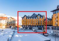 Designer Family Chalet I 5 min walk to Ski Lifts & 1 min to Shops I Mountain View - Bed and Breakfast
