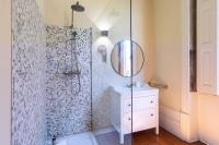 Deluxe Queen Suite