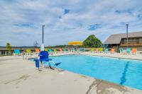 Kimberling City Condo with Lake Views and Pool Access - B&B Kimberling City