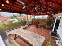 Modern 2-bedroom townhouse with rooftop terrace - B&B Kampot