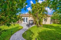 Escape to Newly Remodeled Home in the Heart Fort Lauderdale with Private Pool - B&B Fort Lauderdale