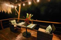 A Treehouse the Green Frog Romantic setting & Pool - B&B Puerto Viejo de Sarapiqui