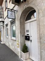 Pacsirta Apartmanház - B&B