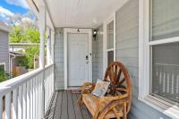 3 bedroom *Downtown* with Firepit - Bed and Breakfast Colorado Springs