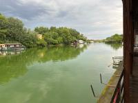 Houseboat - Beacon of happiness - Chambres d’hôtes Jarovce