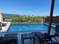 Luxury 3 bedroom villa with Private pool, jacuzzi and sea view - Chambres d’hôtes Lozenets