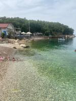 Apartment in Kostrena quiet place near the beaches - Chambres d'hôtes Kostrena
