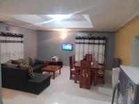 Plush 3 Bedroom Apartment Home - B&B