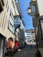 KAYA Apartments M07 - Deluxe Studio Apt in Old Town Zurich - B&B