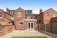 6 Bedroom 6 Bathroom House - Close to to City Centre - Free Parking, Fast Wifi, Smart TV and Work Desks by Yoko Property - B&B Coventry