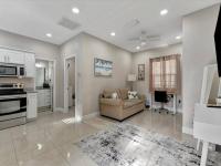 10 Minutes to Downtown Free Parking, AC - Bed and Breakfast