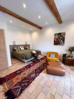 Kamer met Queensize Bed en Uitzicht op het Zwembad