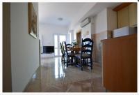 Apartment Bungalo with garden and private park place 6 persons - Bed and Breakfast Seget Vranjica