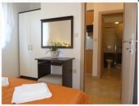 Apartment Bungalo with garden and private park place 6 persons - Bed and Breakfast Seget Vranjica