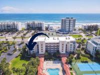 Ocean View Next to Pool and Amenities Corner Unit 3 Balconies OW20-201 - Chambres d’hôtes New Smyrna Beach
