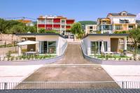Arti Holiday Homes - B&B