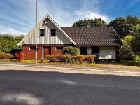 Big House for Workers & Familys Near Volvo - B&B